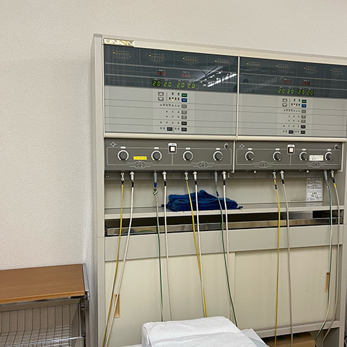 低周波治療器+ホットパック画像